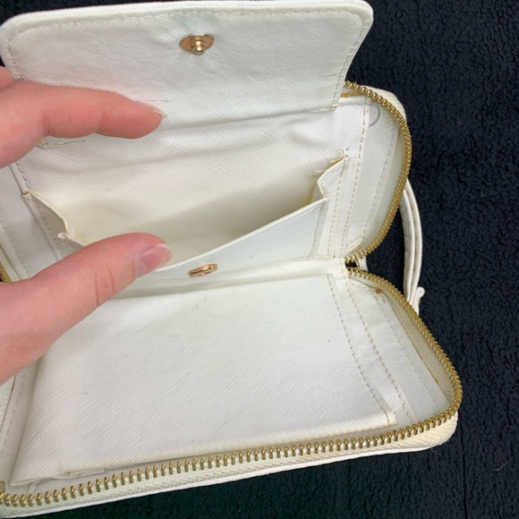 Micheal Kors Wallet - Picture 4 of 5